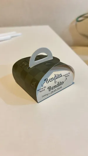 Lembrancinha de macaron em embalagem personalizada